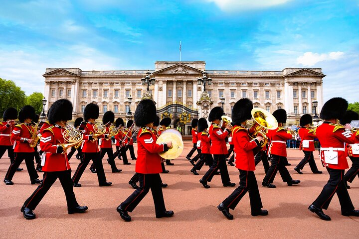 Buckingham Palace Entrance Ticket & Changing of the Guard Tour - Photo 1 of 21